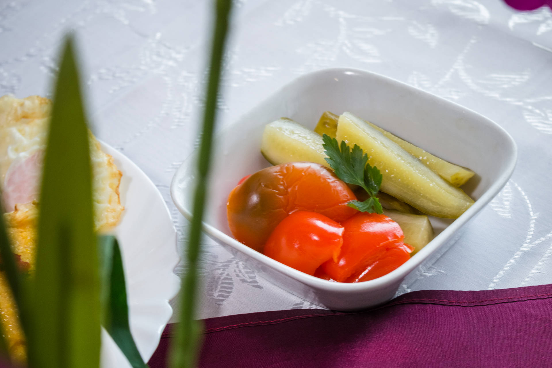 Tochitură mămăligă, cu ou şi brânză